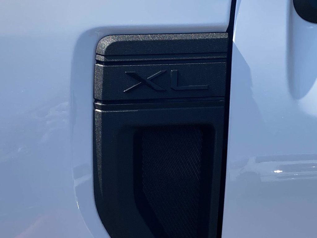 New 2026 Oxford White Ford XL image 8