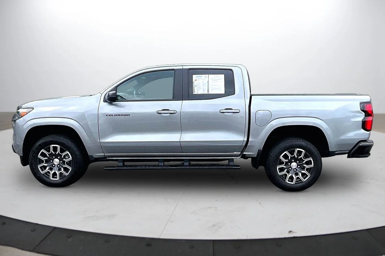 Used 2023 Gray Chevrolet LT image 5