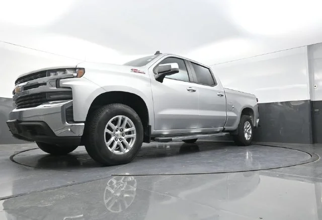 Used 2020 Silver Chevrolet LT image 33