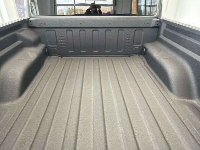 New 2026 Granite Crystal Metallic Clearcoat Jeep Sport S image 8