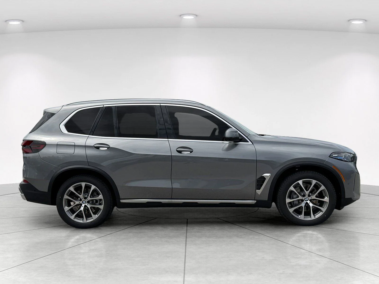 New 2026 Skyscraper Grey Metallic BMW xDrive40i image 2