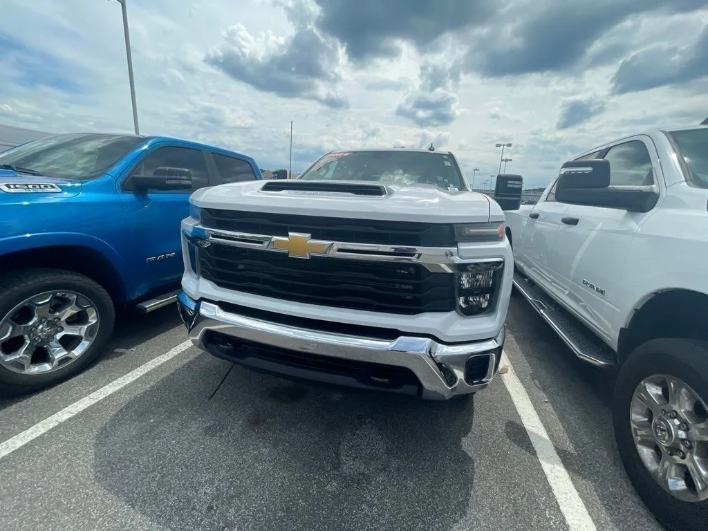 Used 2024 White Chevrolet LT image 2