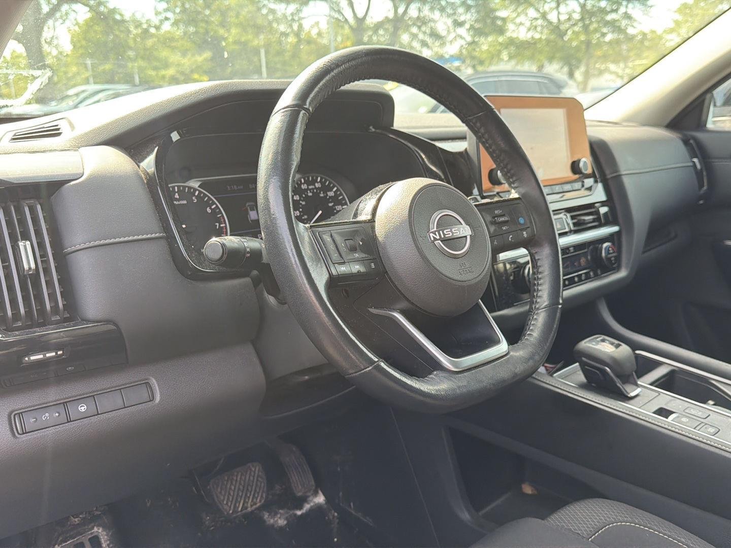 Used 2022 Super Black Nissan SV image 8