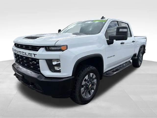 Used 2022 White Chevrolet Custom image 3