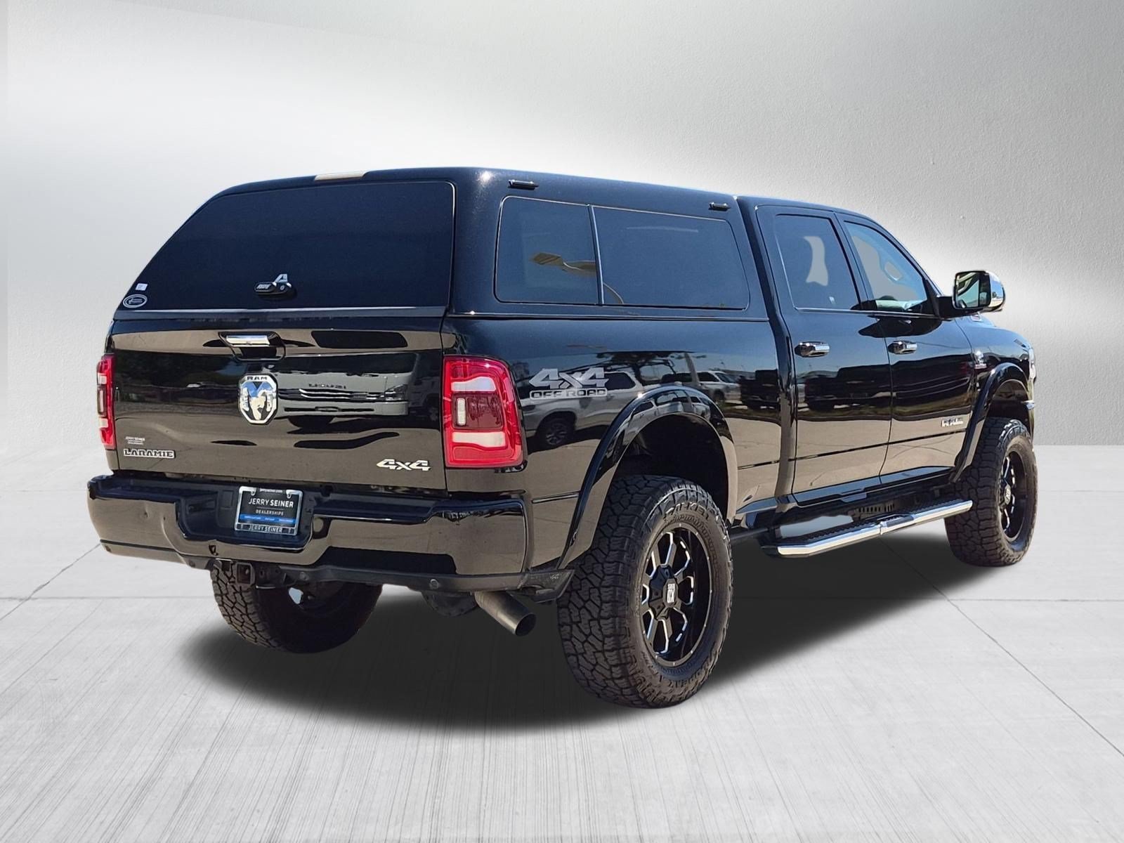Used 2021 Diamond Black Crystal Pearlcoat Ram Laramie image 5