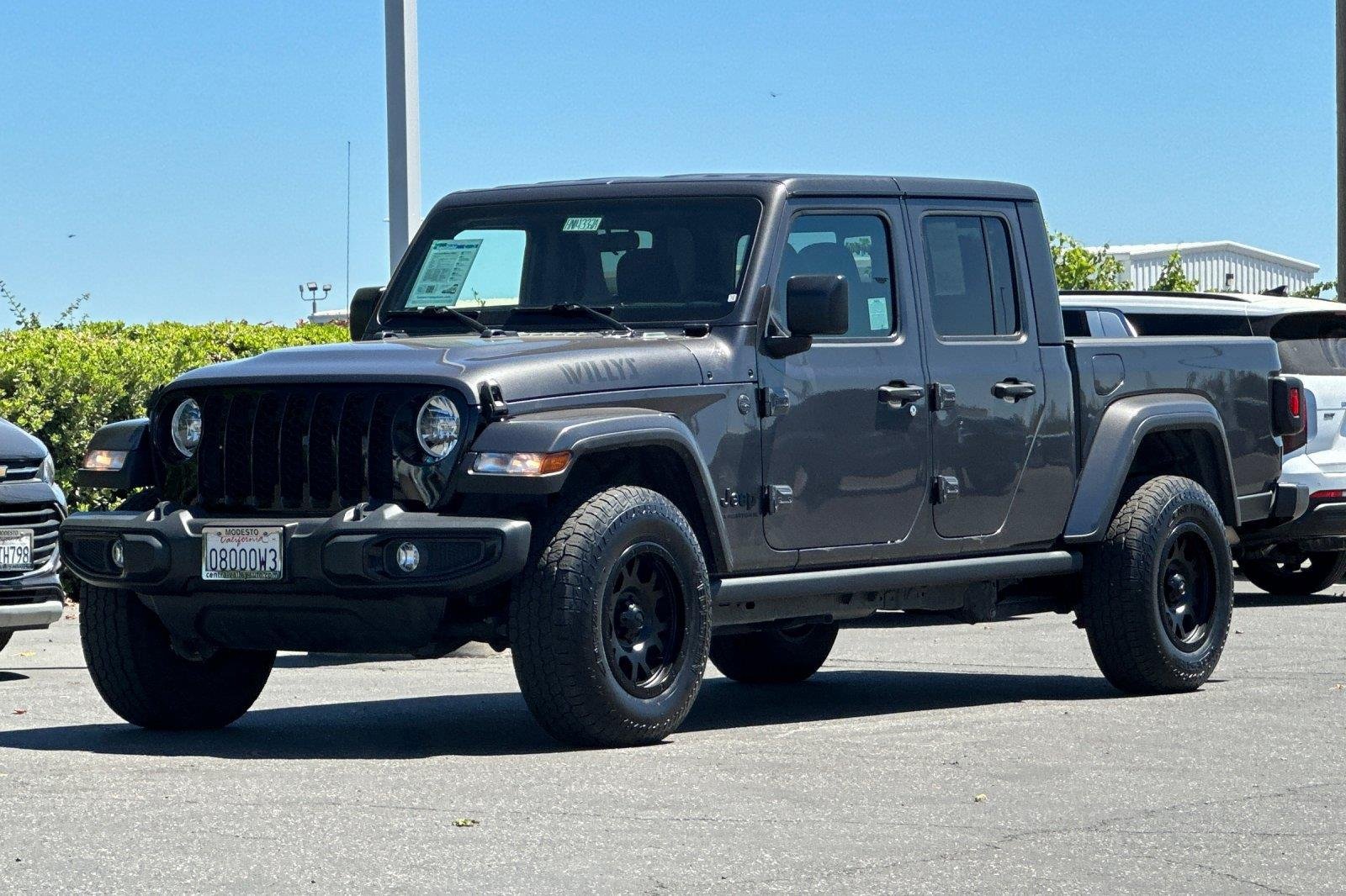 Used 2023 Granite Crystal Metallic Clearcoat Jeep Willys image 7
