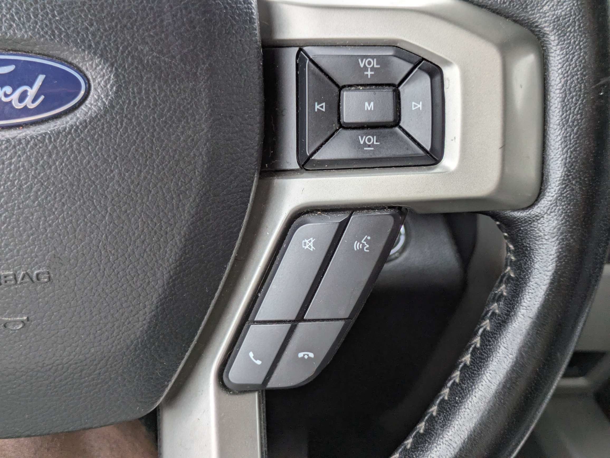 Used 2020 White Ford Lariat image 24