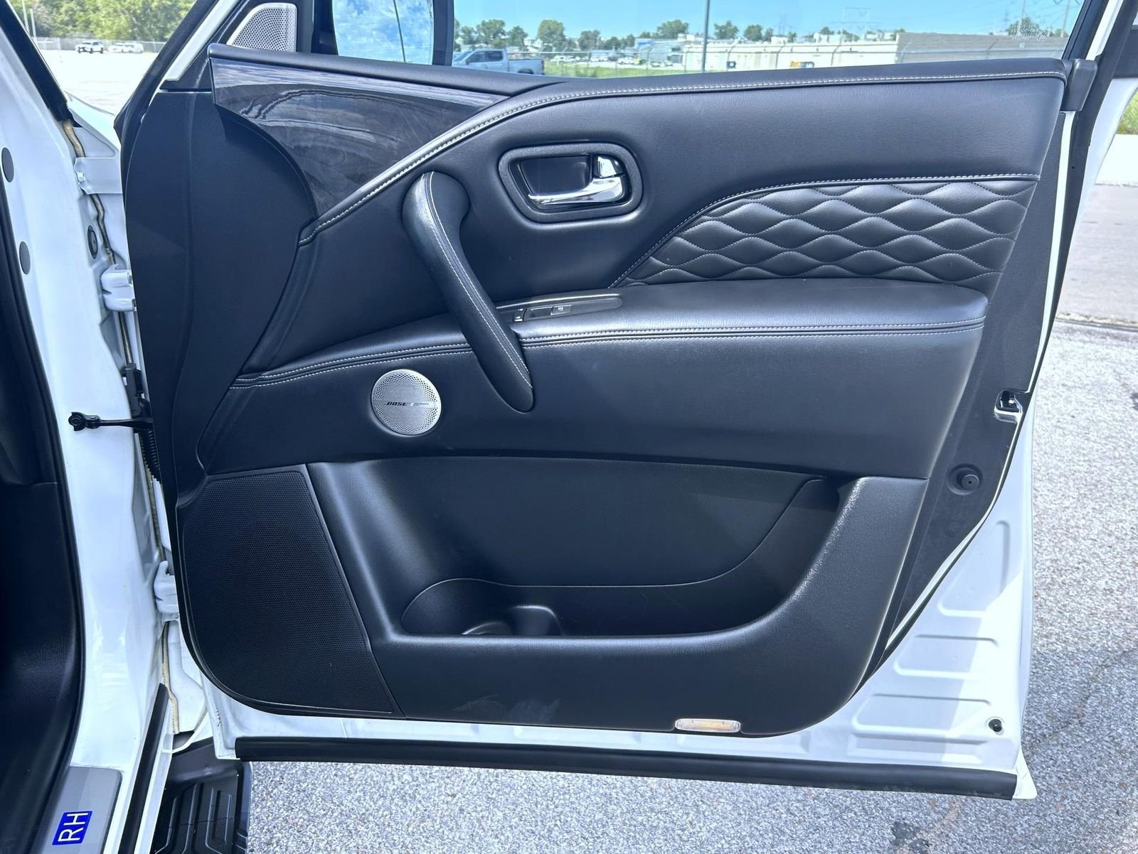 Used 2023 White INFINITI Sensory image 15