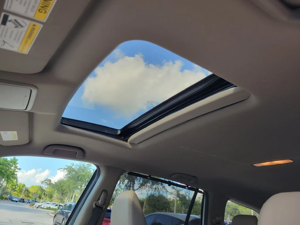 Used 2020 White Honda EX-L image 19