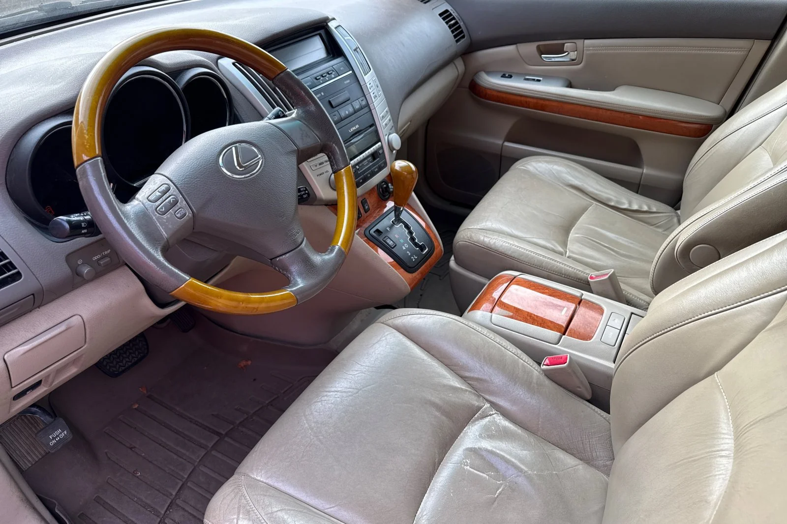 Used 2004  Lexus  image 8