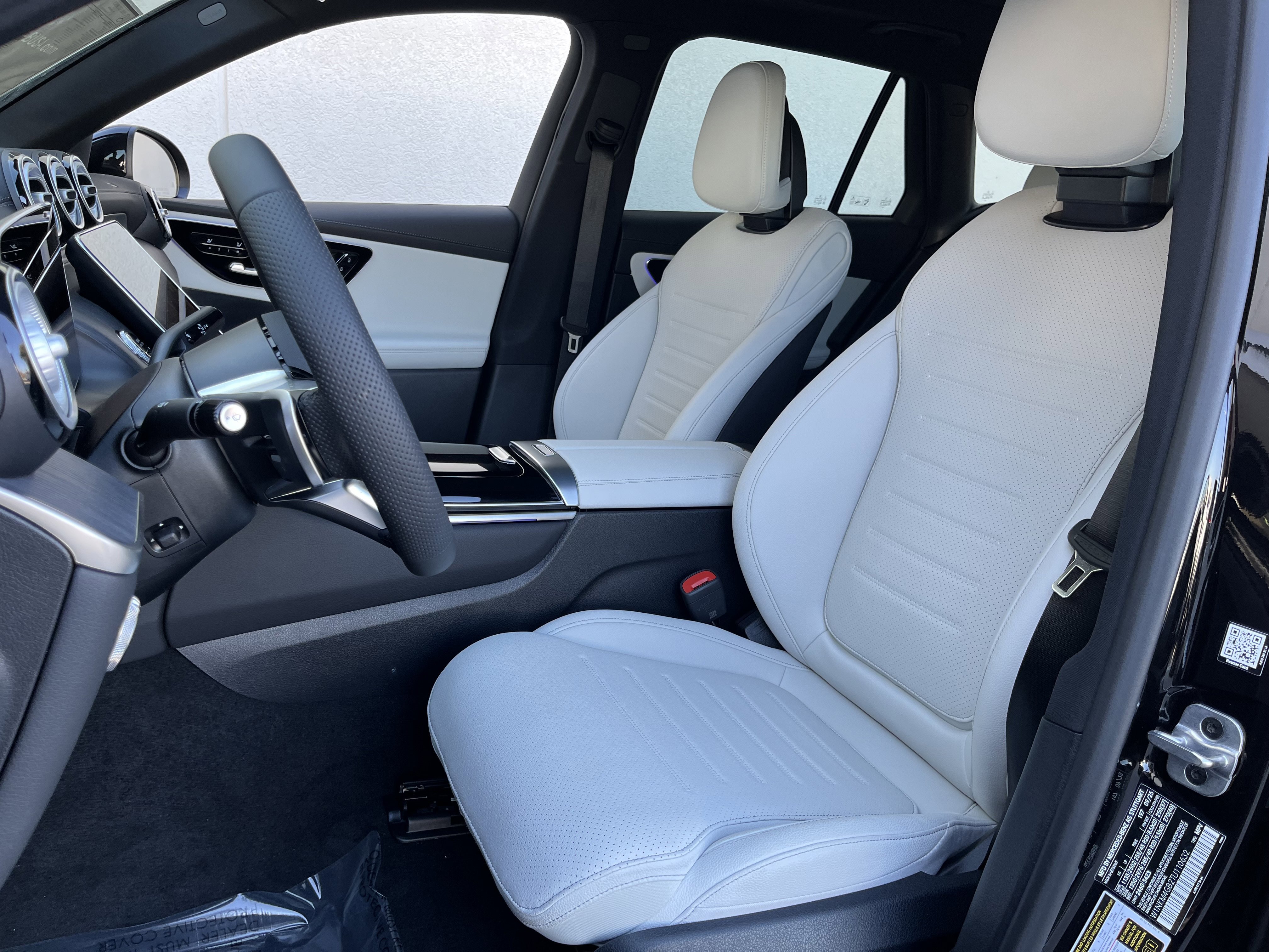 New 2026 Obsidian Black Metallic Mercedes-Benz GLC 300 image 45