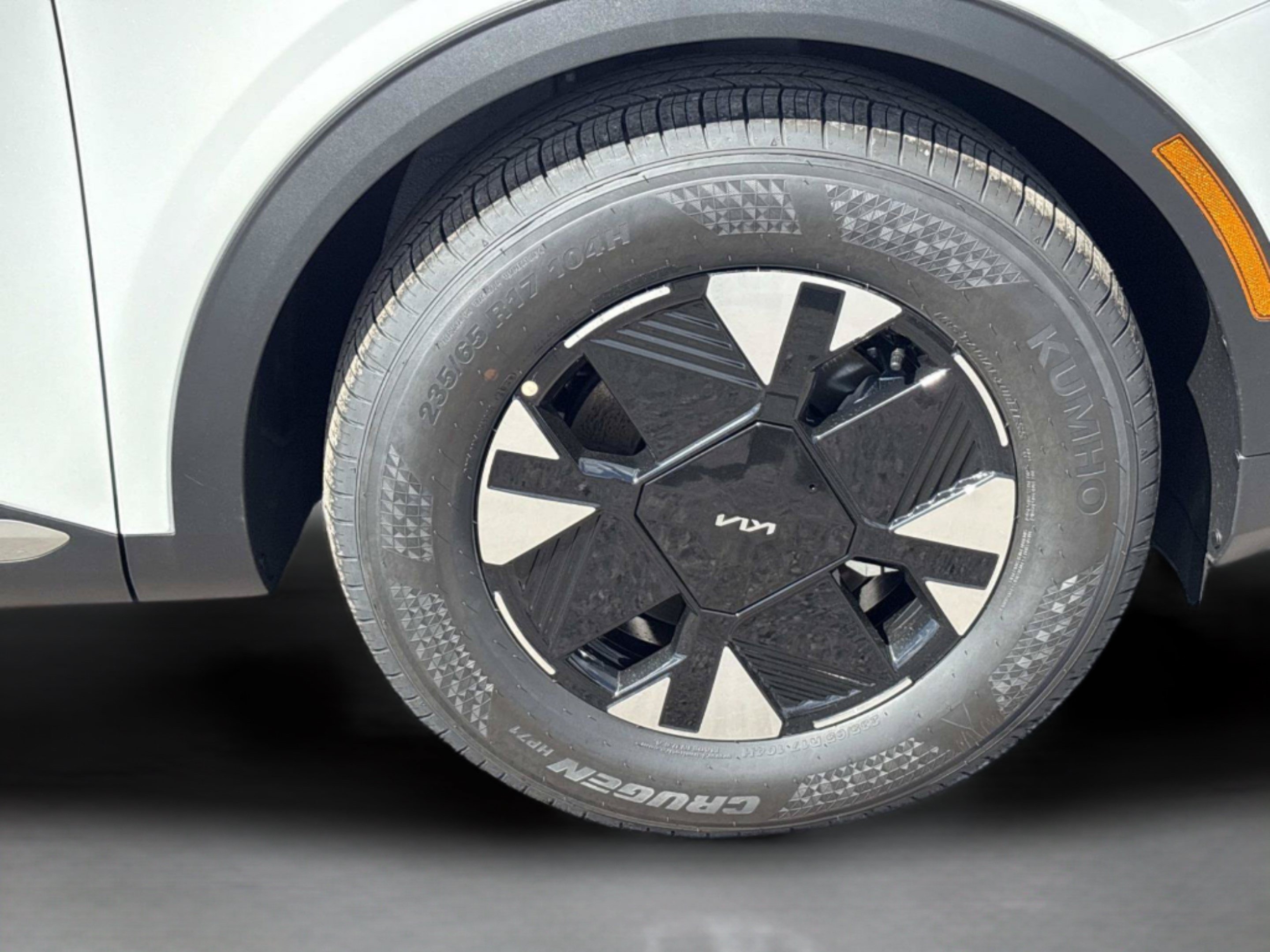New 2027 Snow White Pearl Kia LX image 29