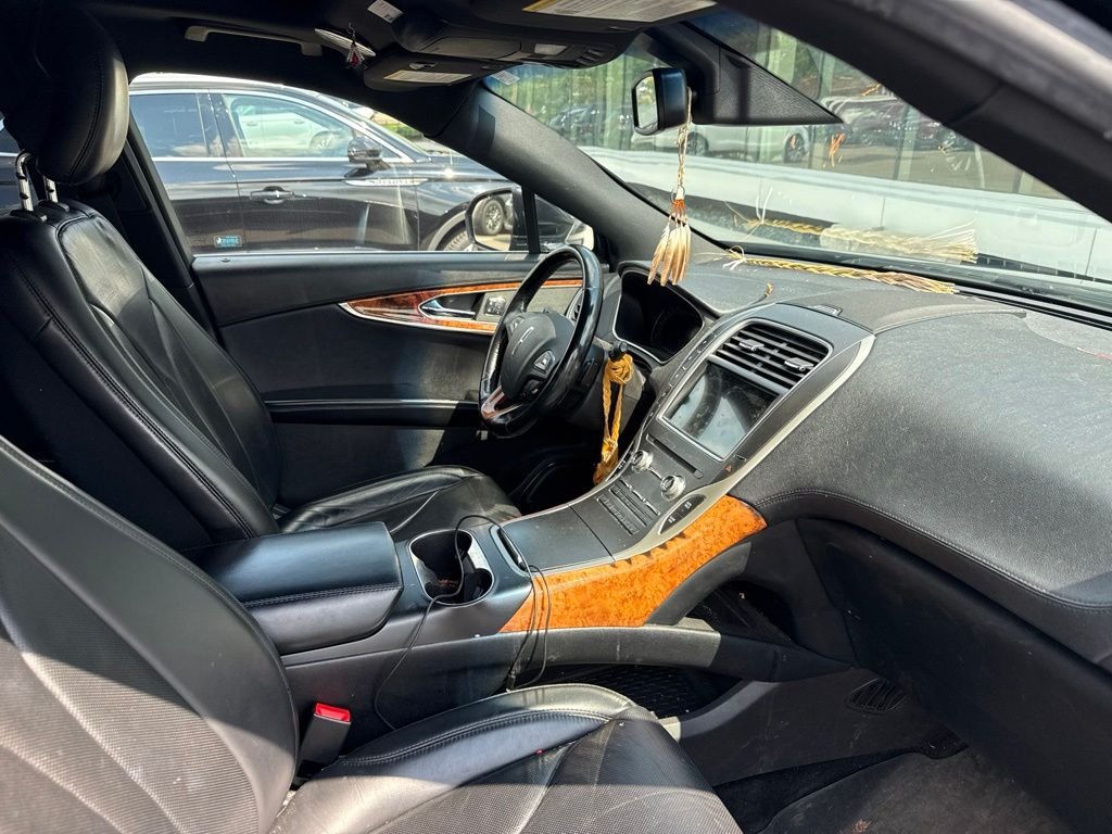 Used 2018 Black Lincoln Reserve image 6