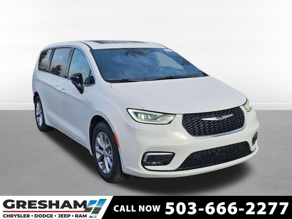 2026 Chrysler Pacifica Limited's photo