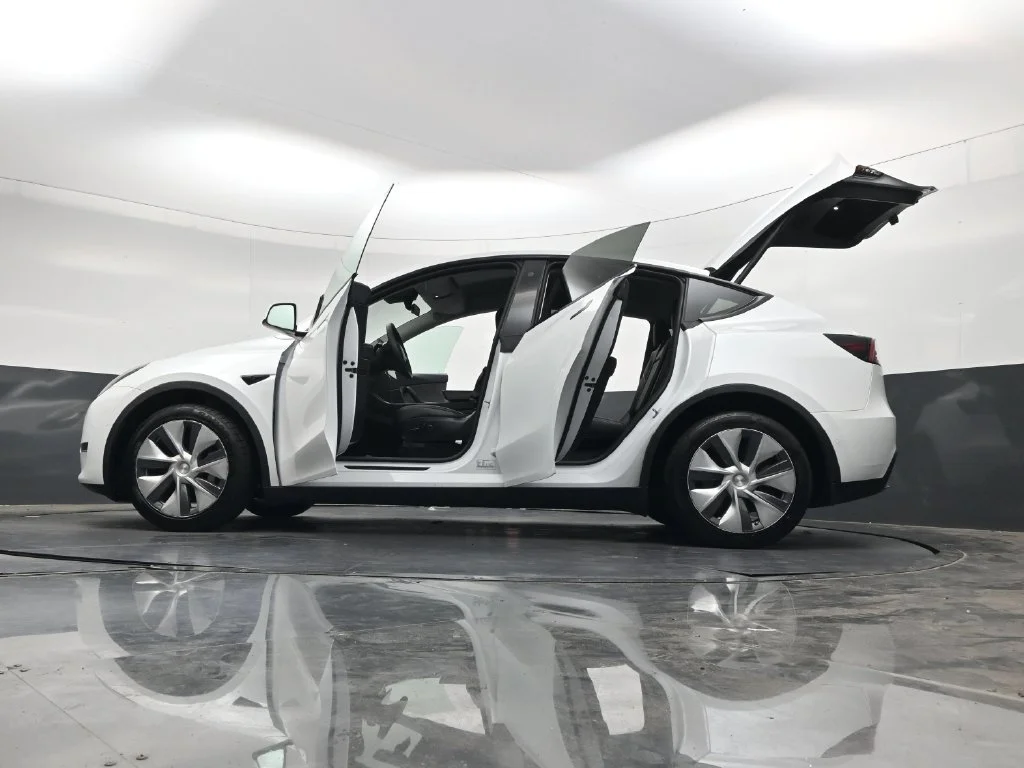 Used 2022  Tesla Long Range image 38