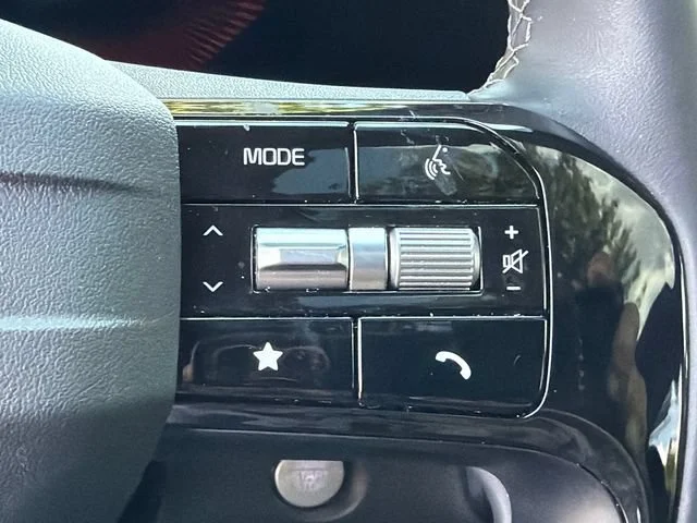 Used 2026 White Kia S image 25
