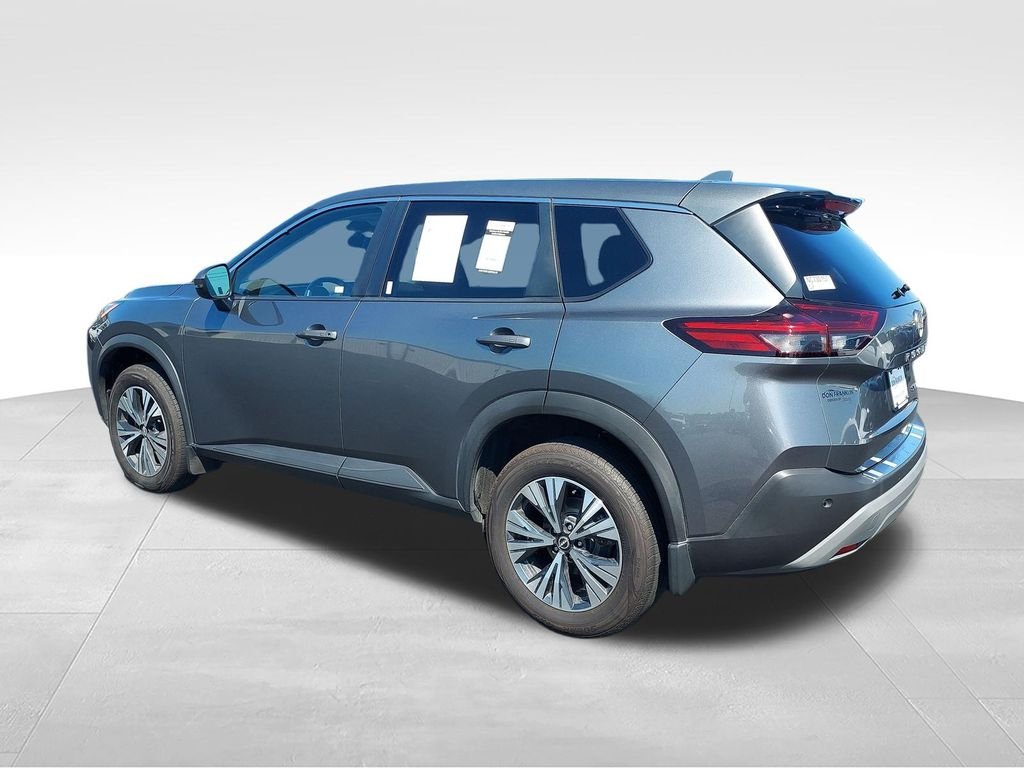 Used 2022 Gray Nissan SV image 3