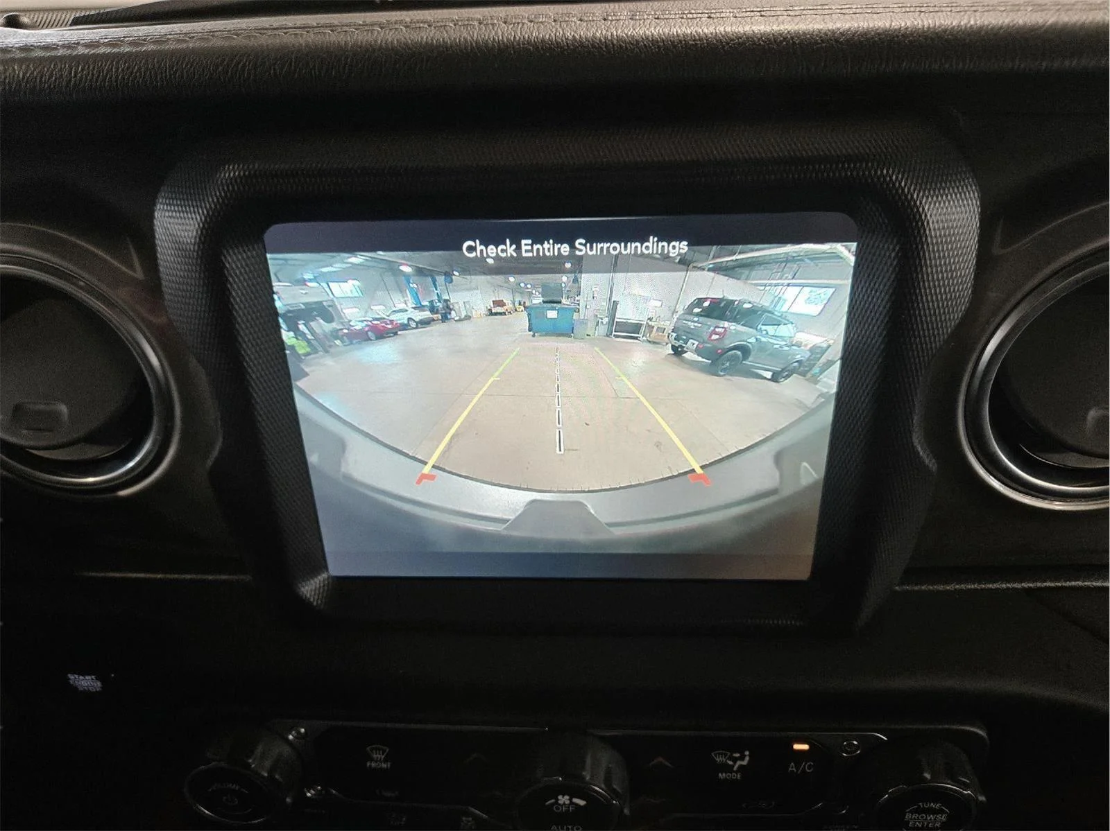 Used 2020 Billet Silver Metallic Jeep Sahara image 21