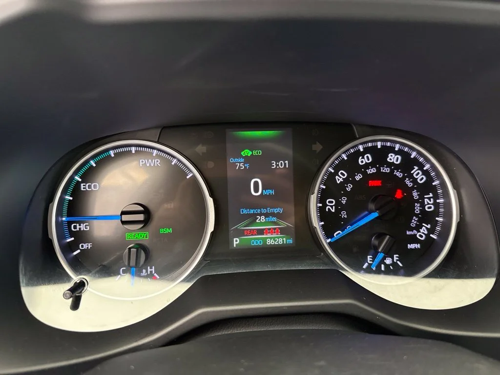 Used 2021 Super White Toyota XLE image 23
