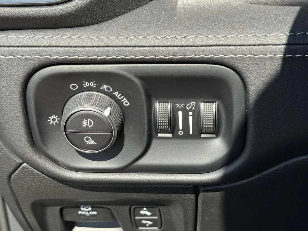 2024 RAM Ram 1500 Pickup Limited - Photo 17