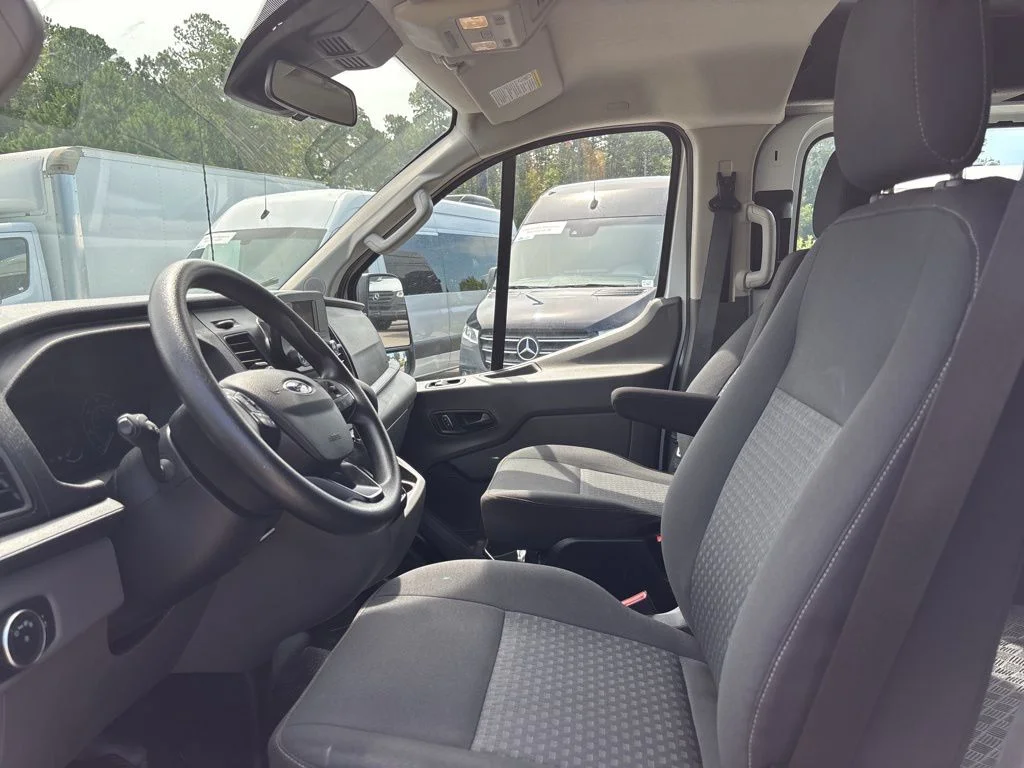 Used 2024 Oxford White Ford Base image 38
