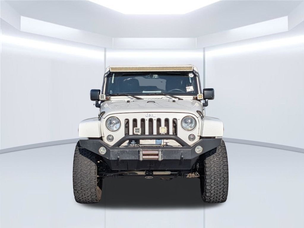 Used 2014 White Jeep Unlimited Sahara image 10