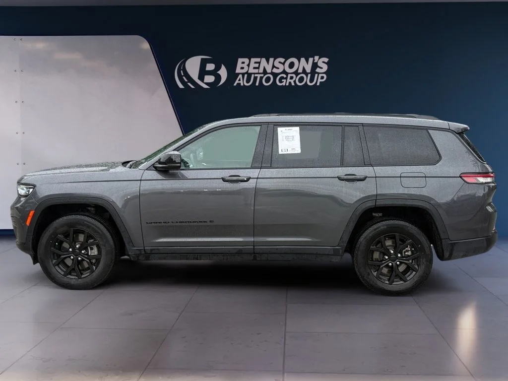 Used 2024 Gray Jeep Altitude image 2