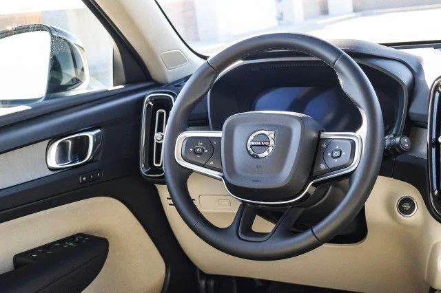 2026 Volvo XC40 Plus - Photo 17