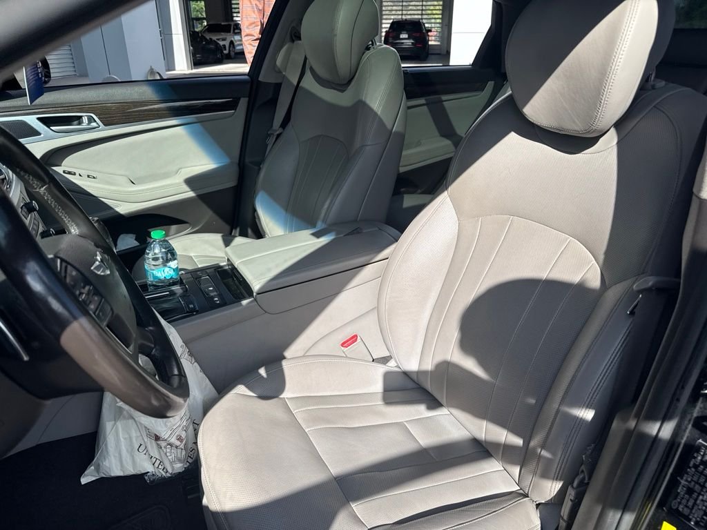 Used 2015 Black Hyundai 3.8 image 6