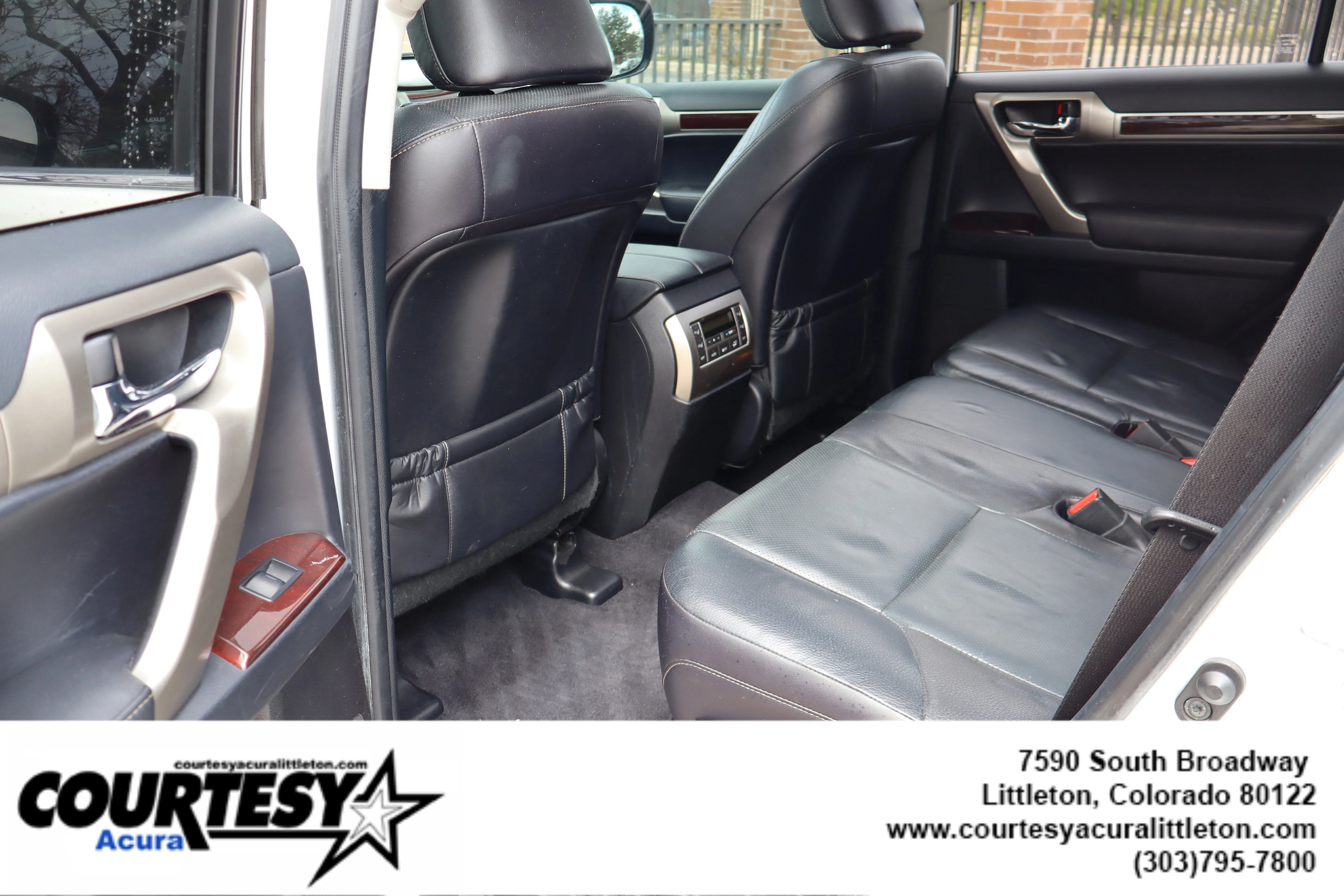 Used 2016  Lexus  image 26