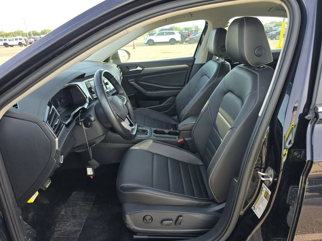Used 2024 Black Volkswagen 1.5T SE image 6