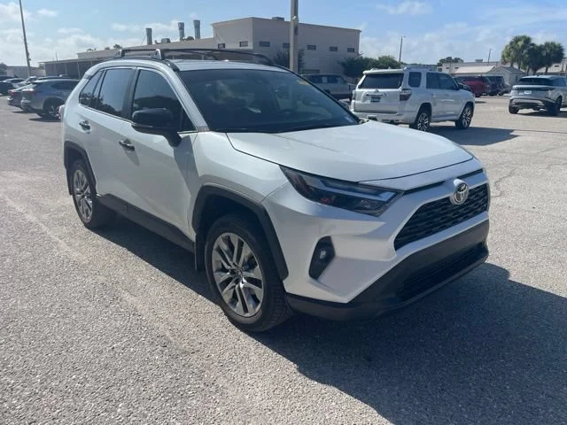 Used 2025 Pearl Toyota XLE Premium image 1