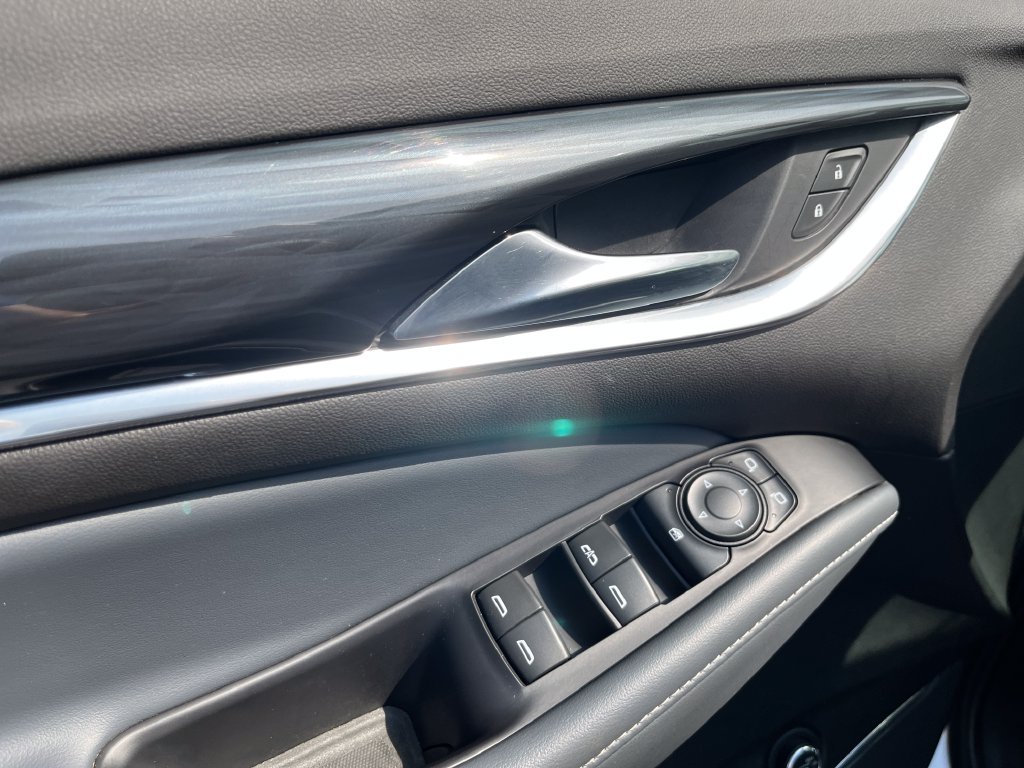 Used 2022 Silver Buick Essence image 10