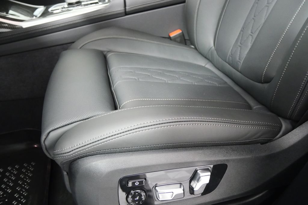 2026 BMW X7 M60i - Photo 10