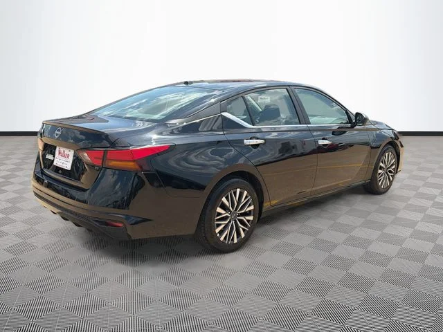 Used 2025 Black Nissan 2.5 SV image 7