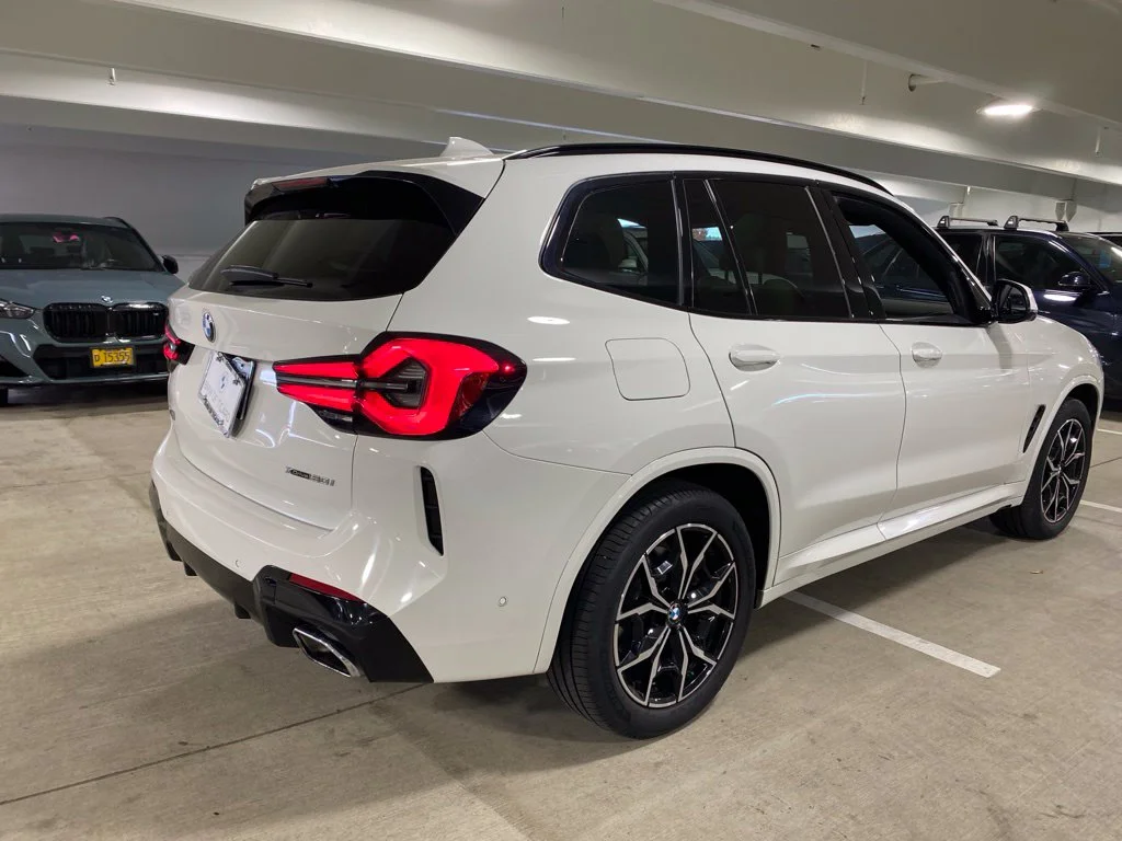 Used 2023 Alpine White BMW xDrive30i image 7