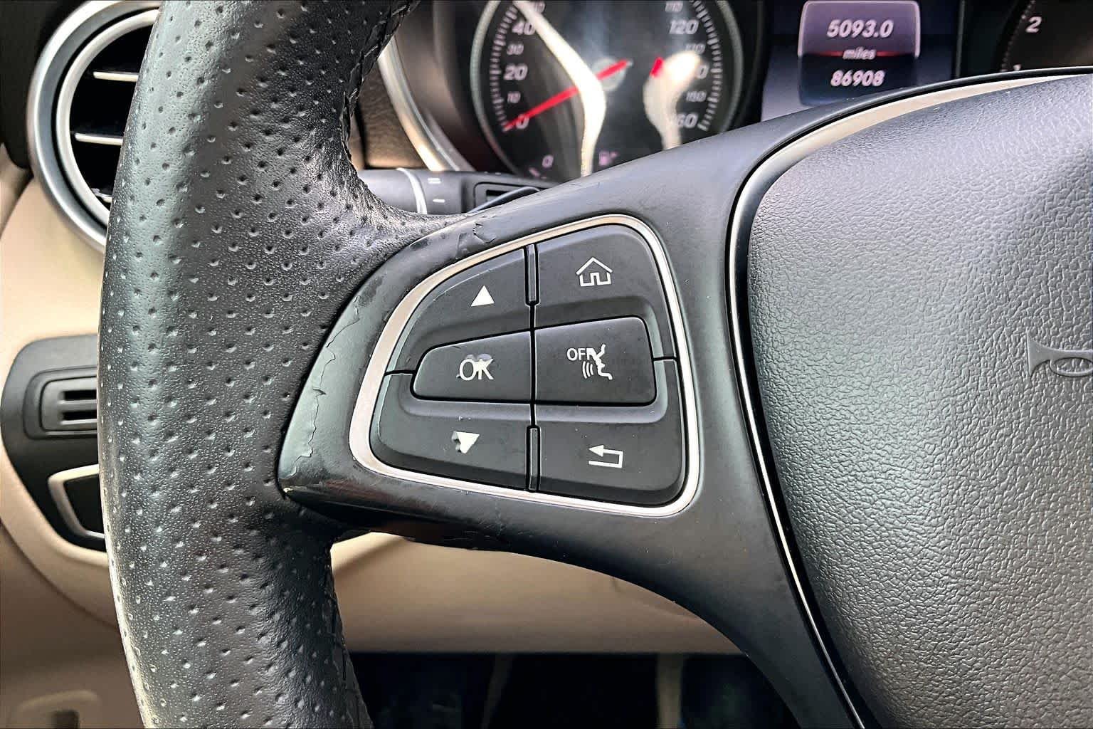 Used 2018 Polar White Mercedes-Benz GLC 300 image 23
