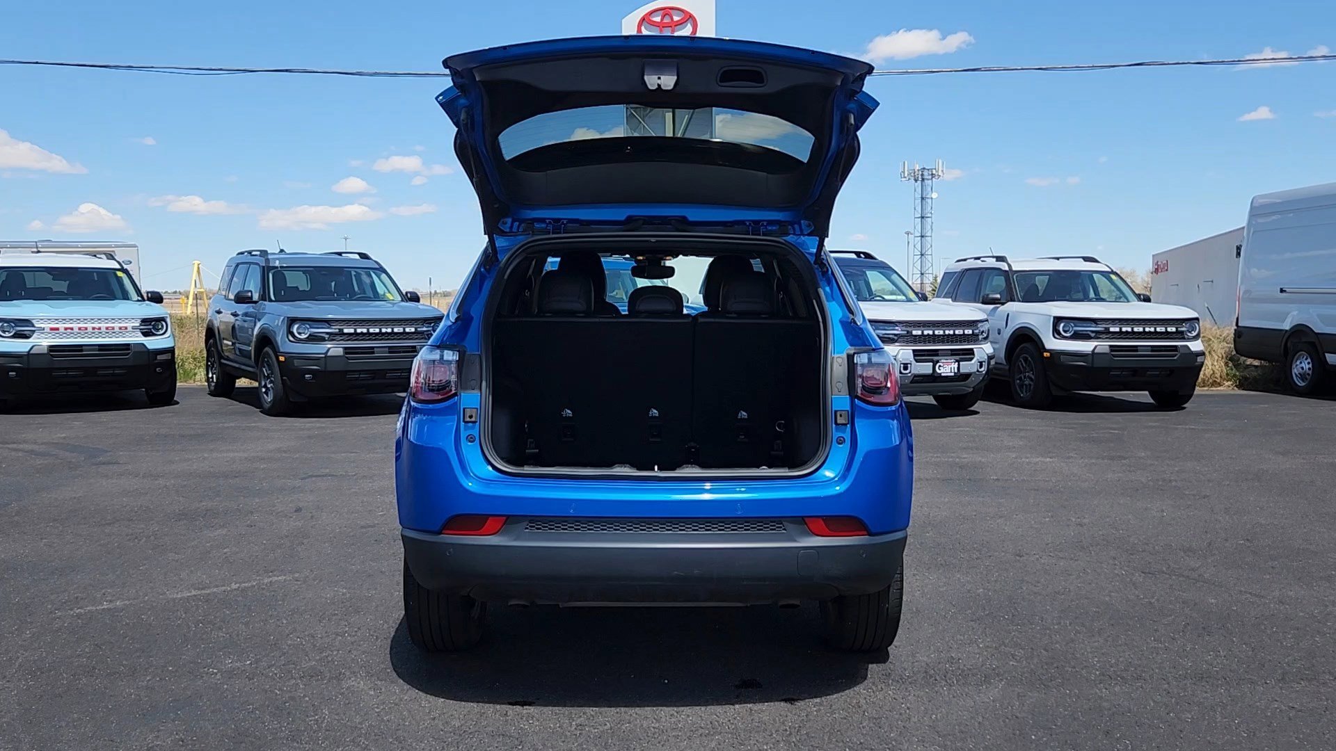 Used 2025 Hydro Blue Pearlcoat Jeep Limited image 18