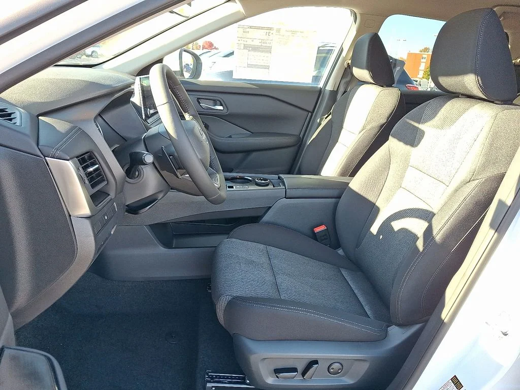 2026 Nissan Rogue SV - Photo 9