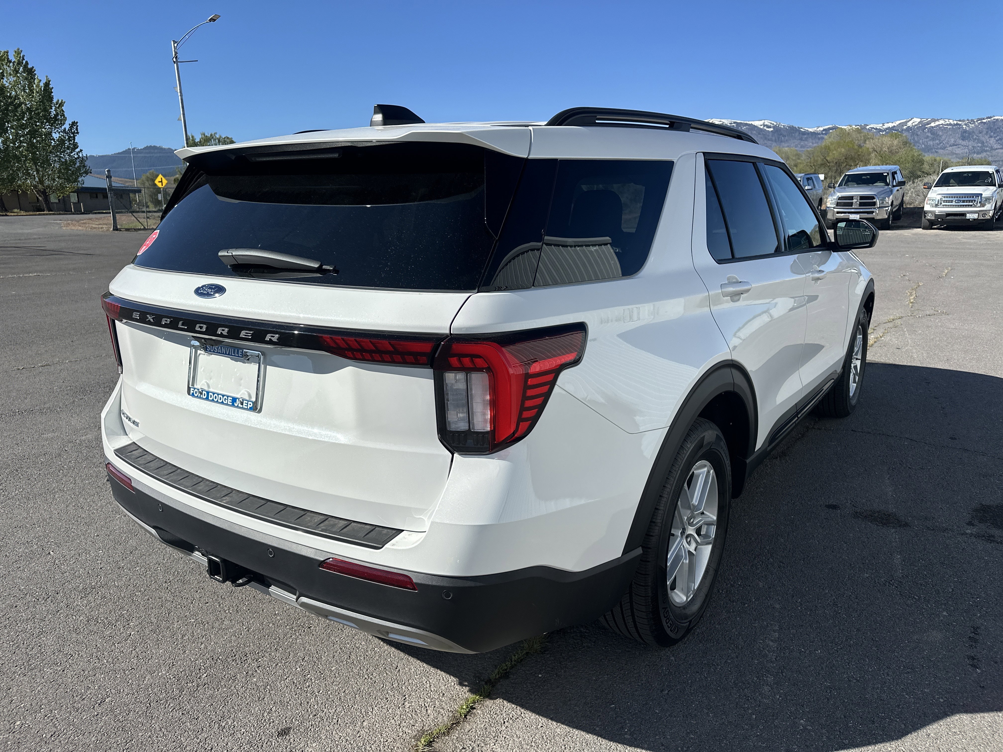 New 2026 Star White Metallic Tri-Coat Ford Active image 5