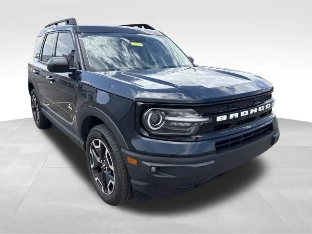 Used 2023 Blue Ford Outer Banks image 1