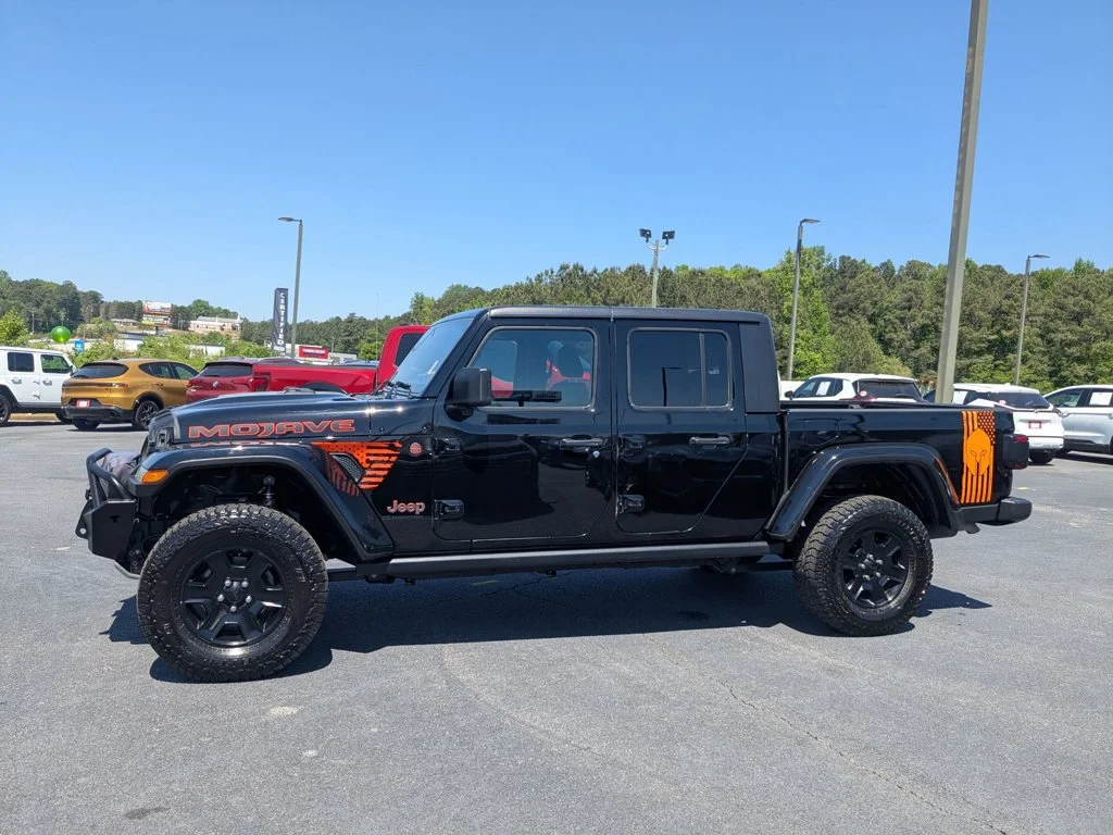Used 2020 Black Clearcoat Jeep Mojave image 8