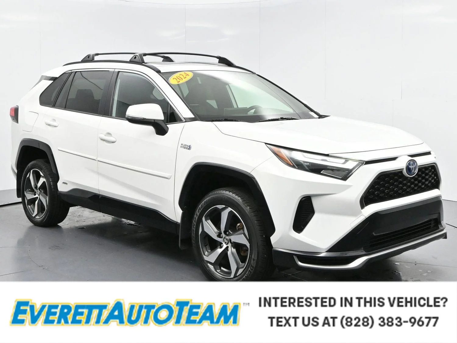 Used 2024 Ice Cap Toyota SE image 1
