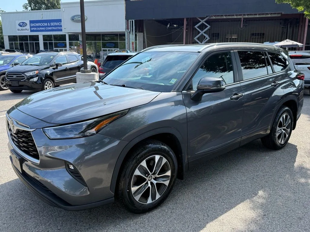 Used 2023 Gray Toyota XLE image 4