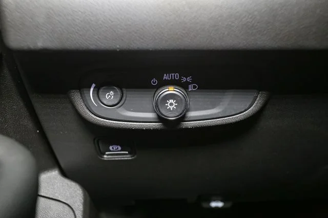Used 2024 Silver GMC SLE image 33