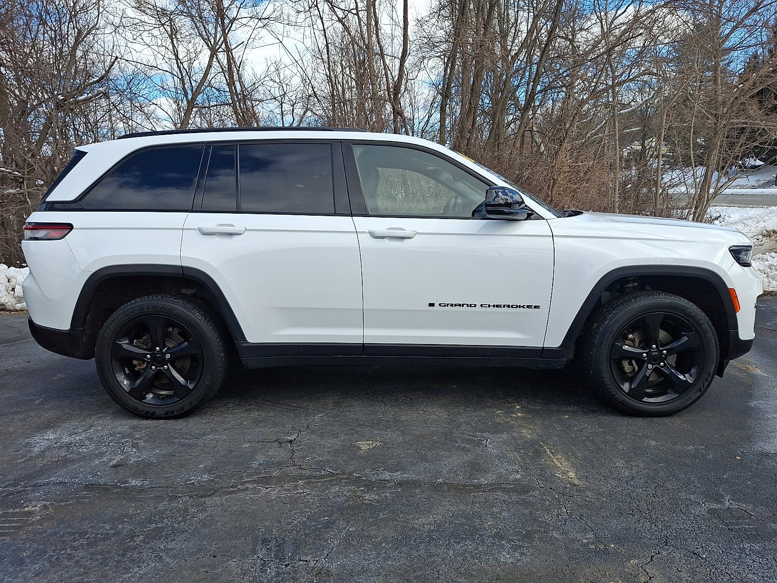 Certified Used 2023 Bright White Clearcoat Jeep Altitude image 7