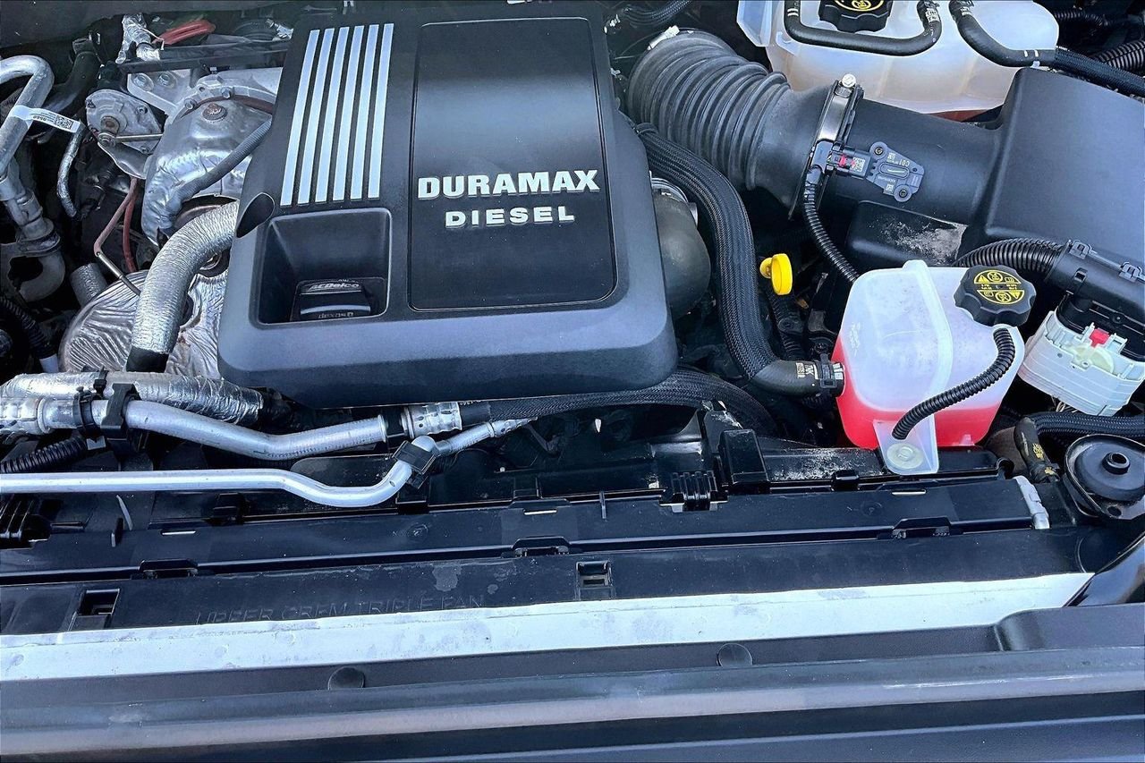Used 2024 Summit White GMC AT4 image 32