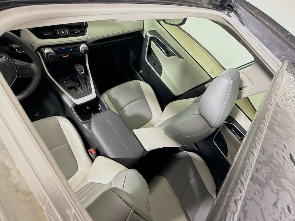 Used 2024 Magnetic Gray Metallic Toyota XLE Premium image 20