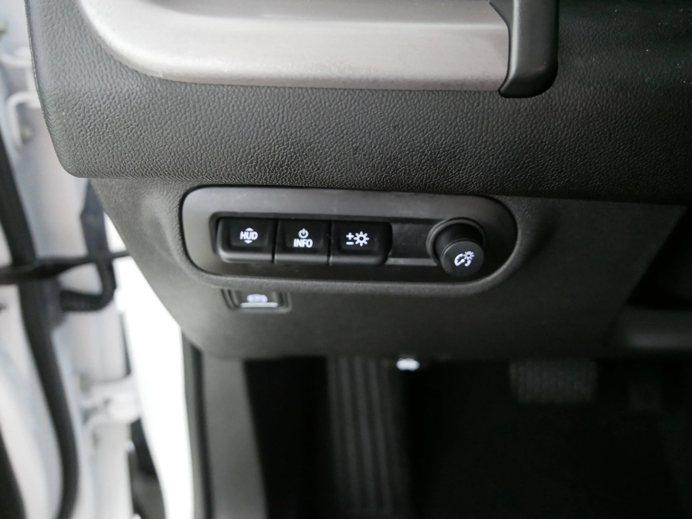Used 2022 Summit White GMC AT4 image 26