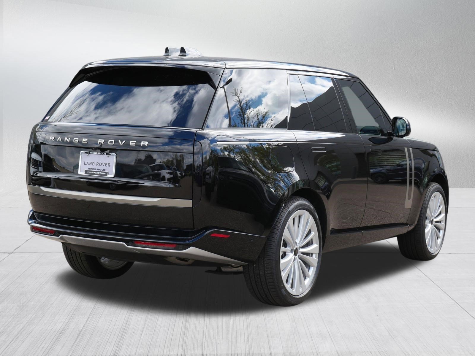 2026 Land Rover Range Rover SE - Photo 2